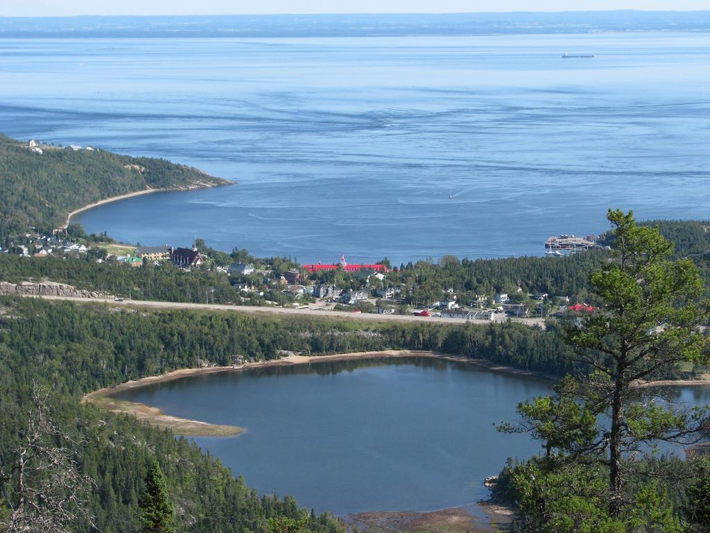 Hotel Le Pionnier Tadoussac Exterior photo