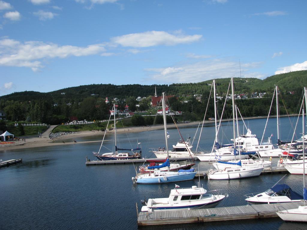 Hotel Le Pionnier Tadoussac Exterior photo