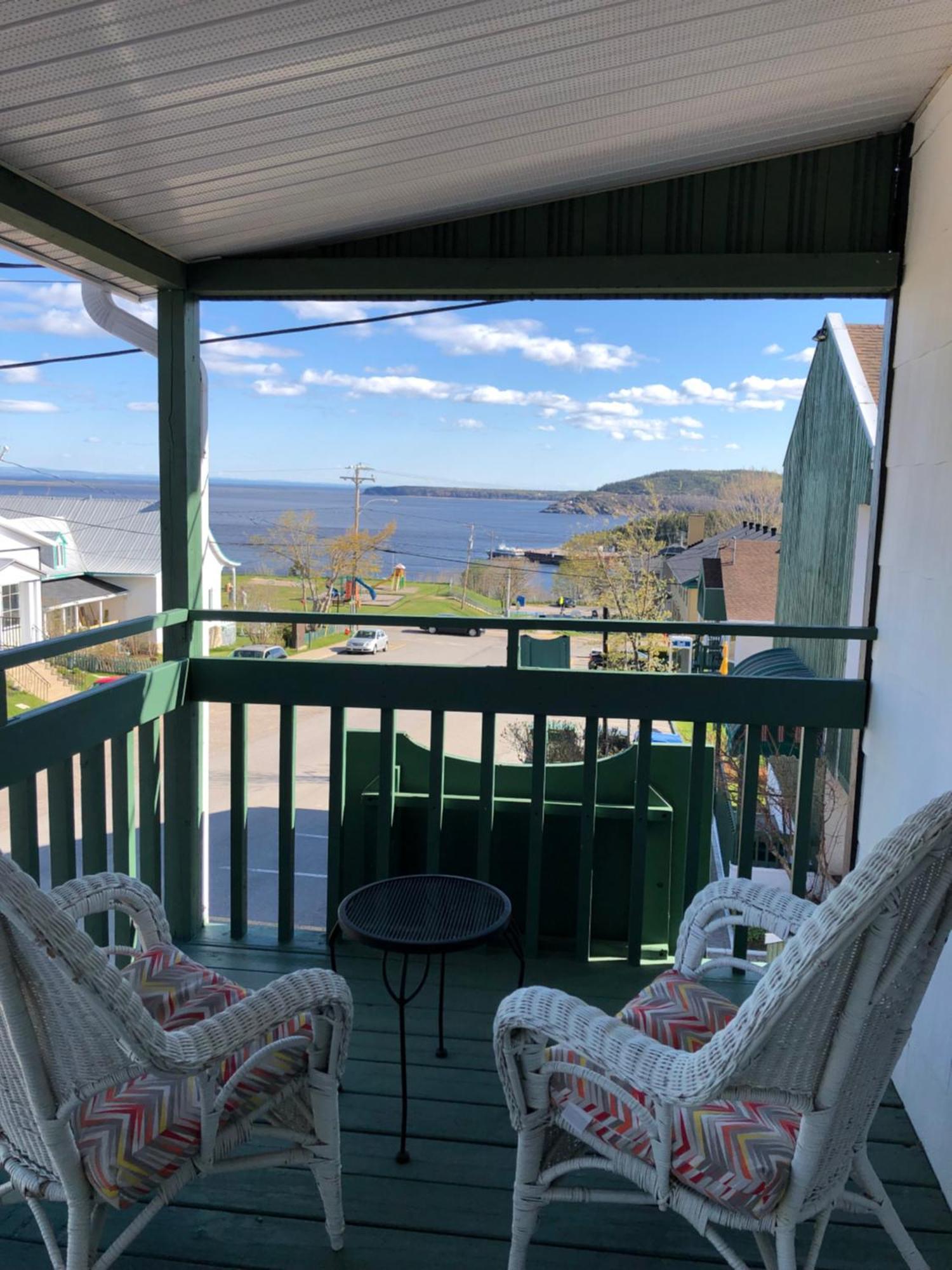 Hotel Le Pionnier Tadoussac Exterior photo